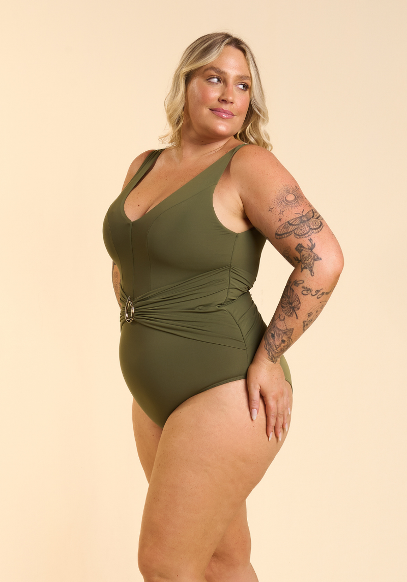 Maiô Plus Size Preto Com Detalhe Ilhos