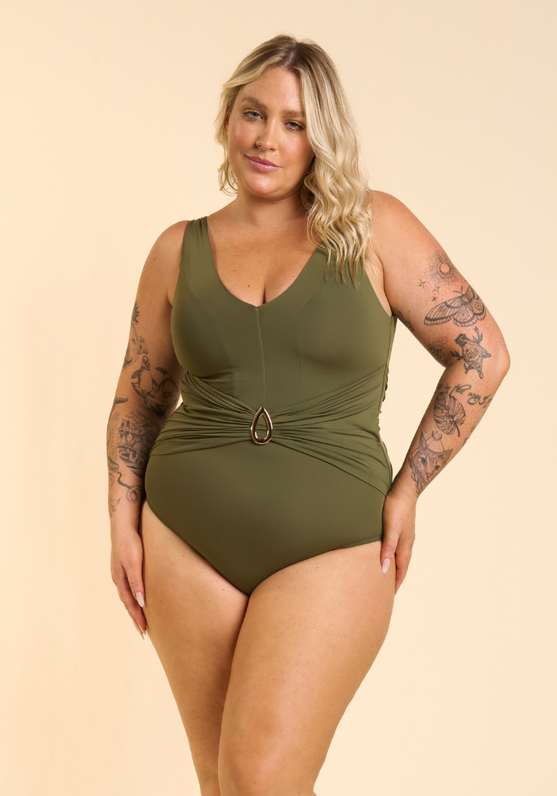 Maiô Plus Size Preto Com Detalhe Ilhos